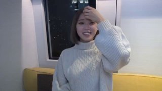 气质长发美女和炮友操逼，69姿势深喉口交，美腿白丝袜镜头前抽插，一下下猛顶，叫的大声很好听
